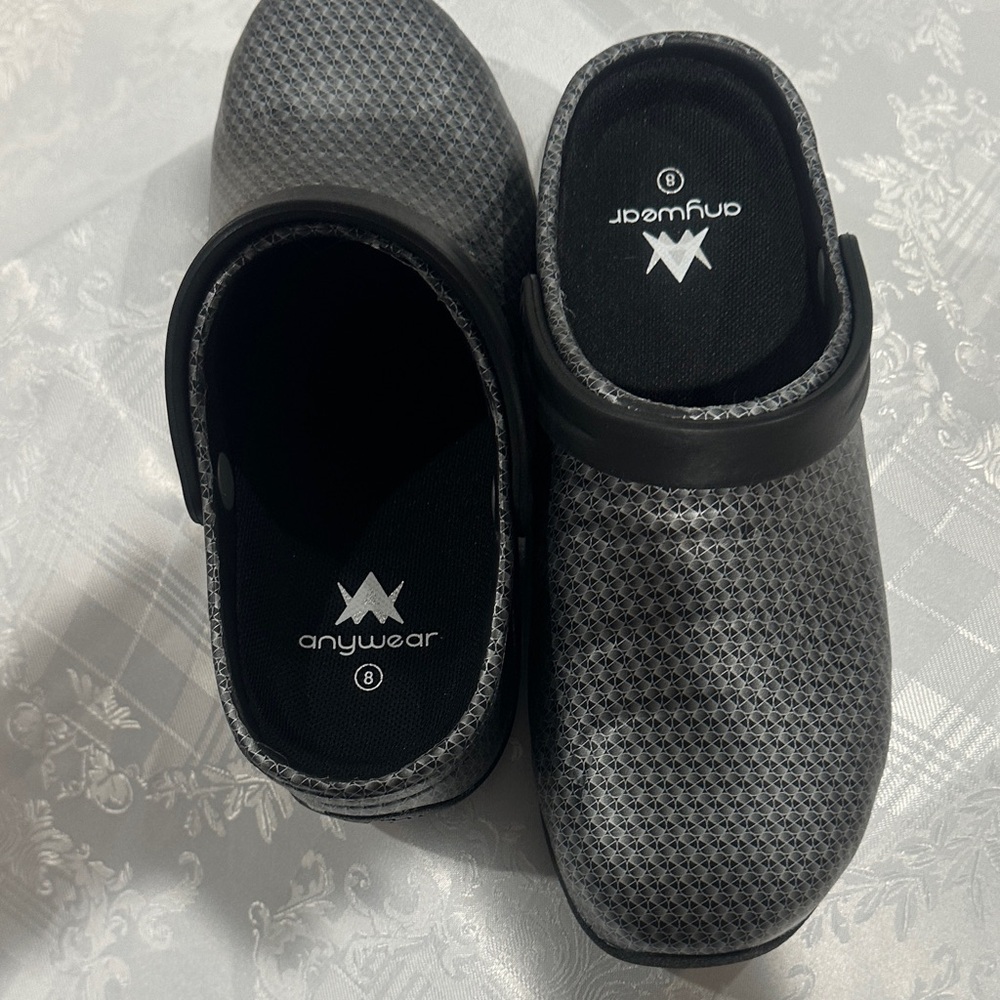Anywear Women's Black and Gray Clogs